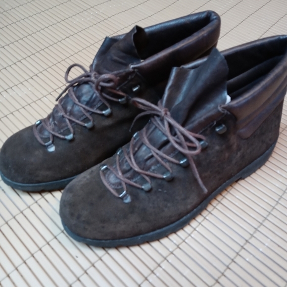 Trotters women's brown suede Vibram lug sole lace boot. A24pm - Picture 2 of 10